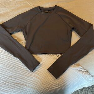 Adanola Women's Gray Cropped Long Sleeve Top